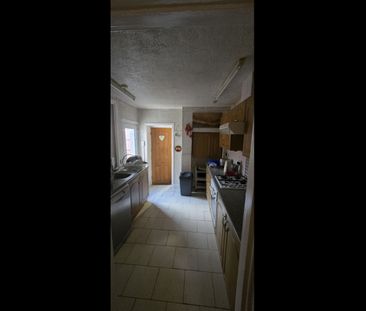 Room in a Shared House, Limes Road, CR0 - Photo 3