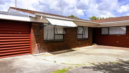 Spacious Family Living in the Heart of Papatoetoe! - Photo 5