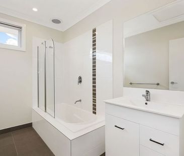 3 Bedroom bright townhouse in a central location - Photo 5