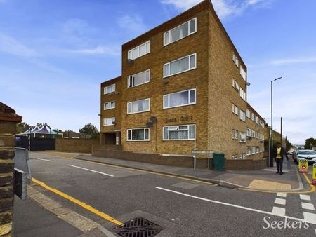 1 bed flat to rent in Dalton Street, Gillingham, ME7 - Photo 3