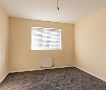 Available unfurnished now - Photo 1