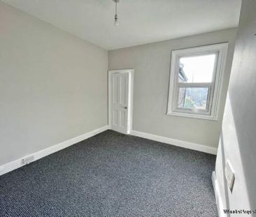 2 bedroom property to rent in Rochester - Photo 6