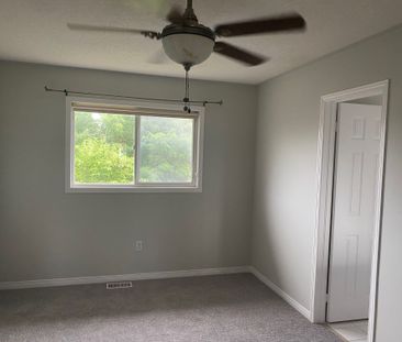 For Lease - 2351 Newcastle Crescent, Oakville, Ontario - Photo 3