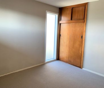 St. Albans, 2 Double Bedrooms and Carport - Photo 4