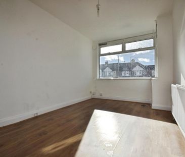 3 bedroom end of terrace house to rent - Photo 4