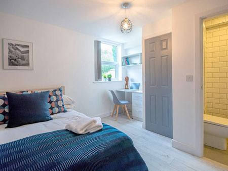 MODERN ENSUITE ROOM IN AMAZING HIGH STANDARD HOUSE - Photo 2