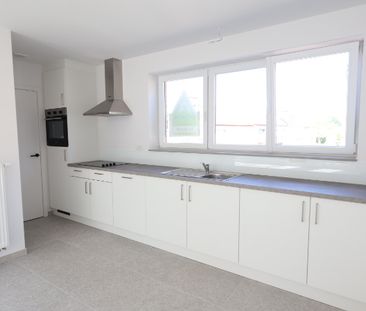 Ruime bel-etage woning met terras en garage in Ardooie - Photo 1