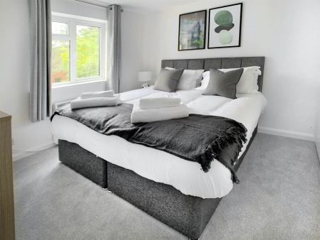 1 Bed, House - Photo 2