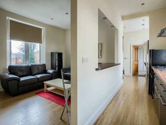 Flat to rent on - Photo 1