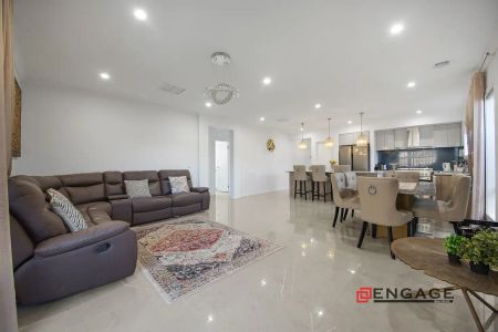 “Spacious family home near all amenities!” - Photo 3