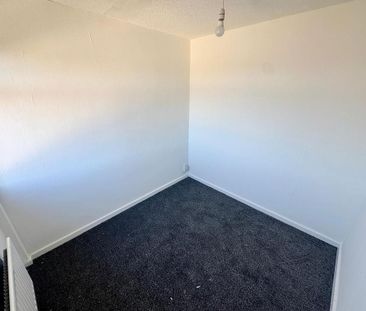 3 bedroom end of terrace house to rent - Photo 4