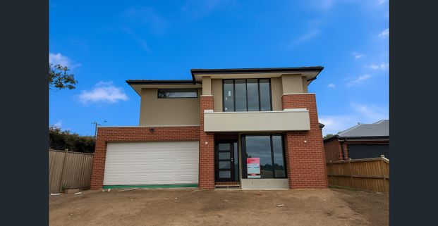 Brand New Spacious Family Home in a Prime Warragul Location - Photo 1