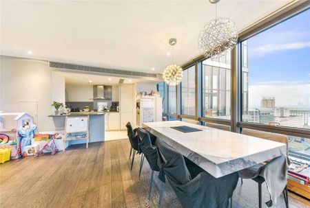 Spacious and modern 2 double bedroom, 2 bathroom apartment to rent in the prestigious West India Quay. - Photo 3
