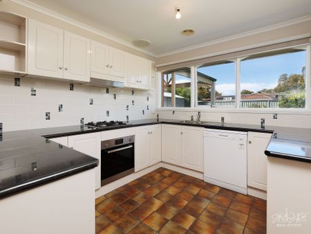 Central Convenience Meets Comfortable Living - Photo 4