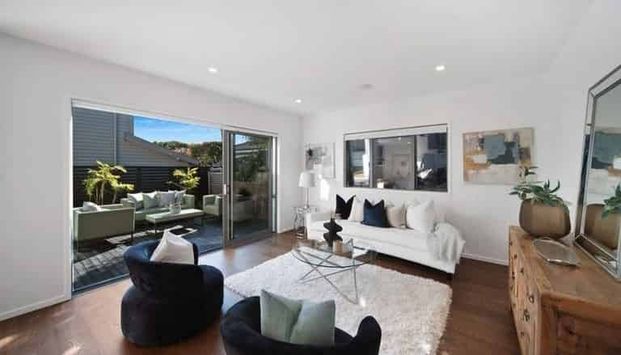 Howick, 4 Bedrooms - Photo 1