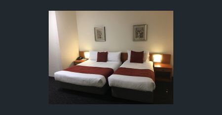 Hotel style living in trendy bayside suburb of Potts Point/Elizabeth Bay - Photo 3