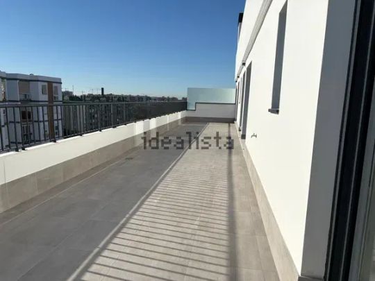 Alquiler de ático en Calle Menorca - Photo 1