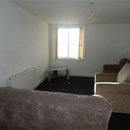 3 Bed - Manchester Road, Huddersfield, West Yorkshire - Photo 1