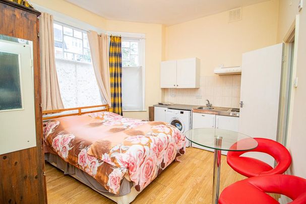 Studio to rent - Photo 1