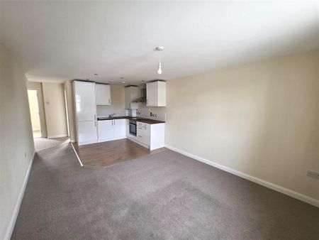 2 bedroom flat to rent - Photo 4