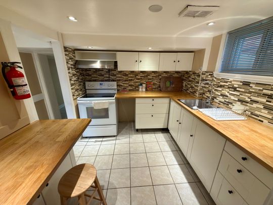 For Lease - 86 Lesmount Avenue Unit# Lower Unit 1, Toronto, Ontario - Photo 1