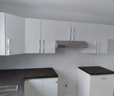 Mercier: 4 ½ Rénové, Chauffer-eau Chaude - Photo 3