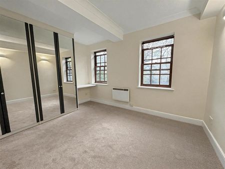 Princes Road, Weybridge - Photo 2