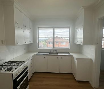 Neat & Convenient 2-Bedroom Unit - Photo 6