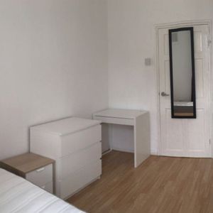 Room in a Shared Flat, Shadwell, E1W - Photo 2