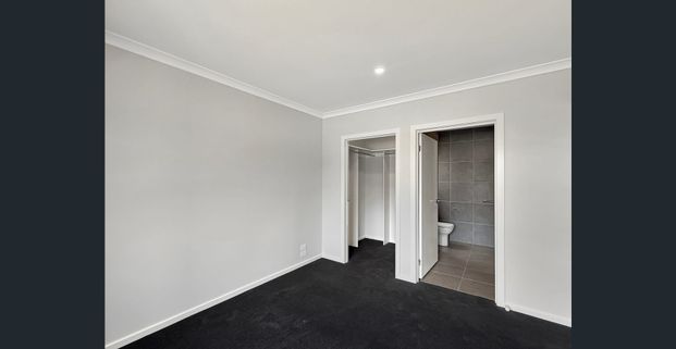 🏡 3-Bedroom House in Thornhill Park - Photo 1
