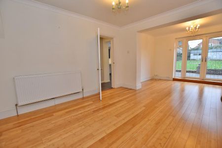 4 bedroom detached house to rent - Photo 2