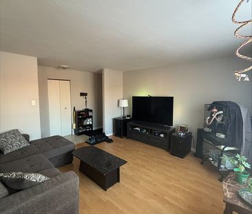 GRAND 4 ½|CHAUFFAGE-EAU CHAUDE - Photo 2