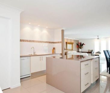 Spacious 4-Bedroom Family Home in Prime Paradise Point Location - Photo 5