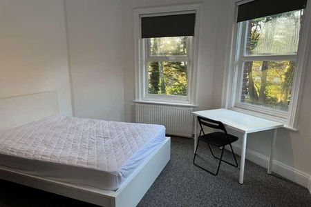Bedroom First Floor Flat In Meyrick, BH3 - Photo 5