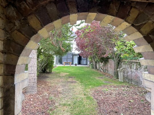 BURGERWONING + TUIN & GARAGE - Photo 1