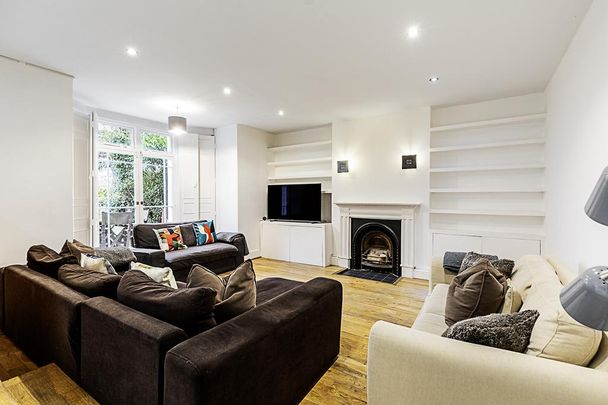 3 bedroom flat to rent - Photo 1