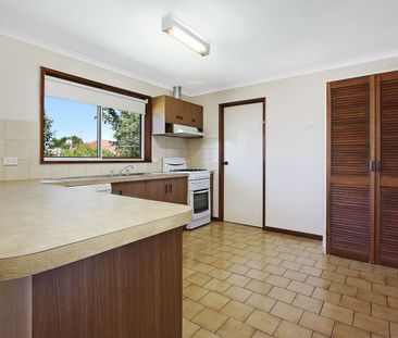 Tasteful Townhouse! - Photo 3