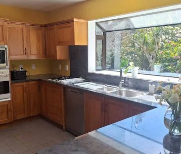 Stunning Family Home - Photo 2