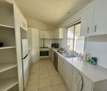 Modern 2-Bedroom Austam-Style Home - Photo 3