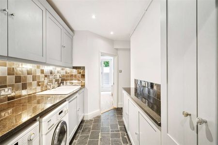 This is a charming 5 bedroom house situated in the desirable 10 Acre Estate in Chelsea. - Photo 5