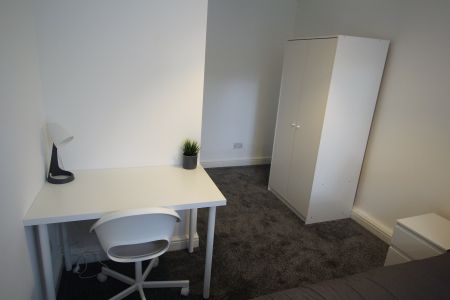 2 Bedroom Apartment - Photo 3