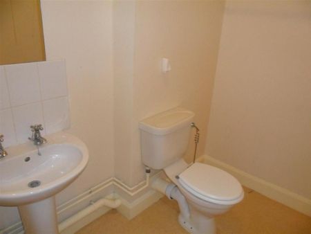2 bedroom flat to rent - Photo 3