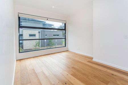 11/187 Reynolds Road, Doncaster East - Photo 2