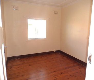 WEST GOULBURN Neat 2 Bedroom Cottage - Photo 3