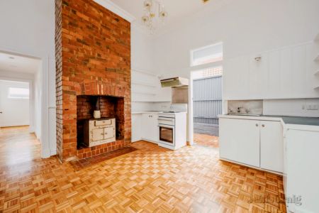 3 Bed, 1 Bath - Photo 5