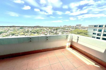 Spacious 2 bedroom unit with balcony, carspace & ocean views - Photo 3