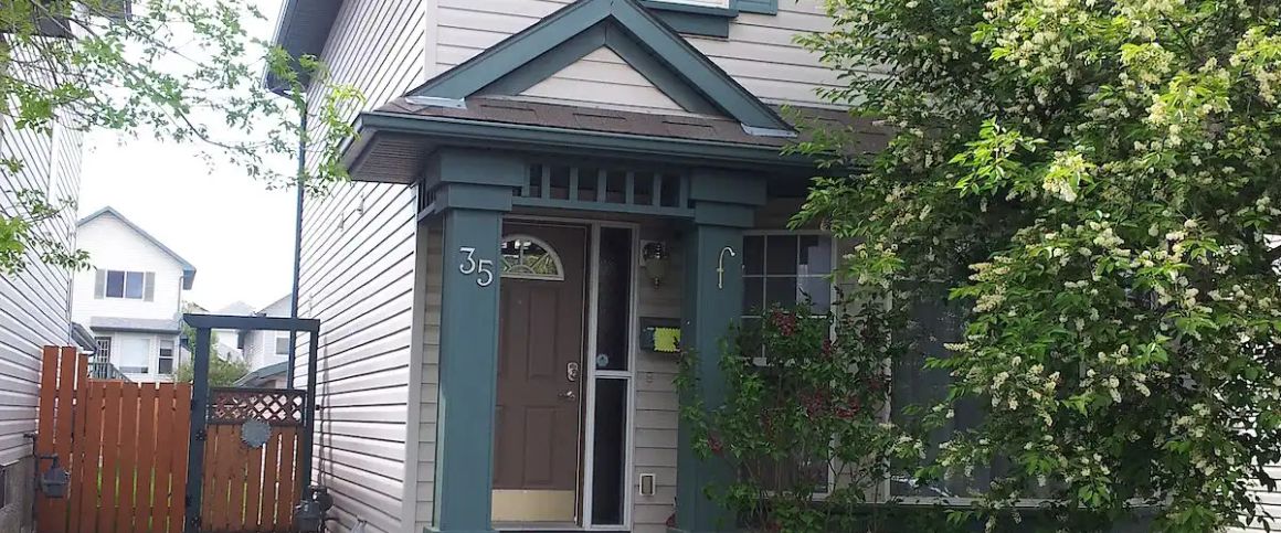Cozy freshly painted family house in Hidden Valley — 4 Bedrooms House - Photo 1