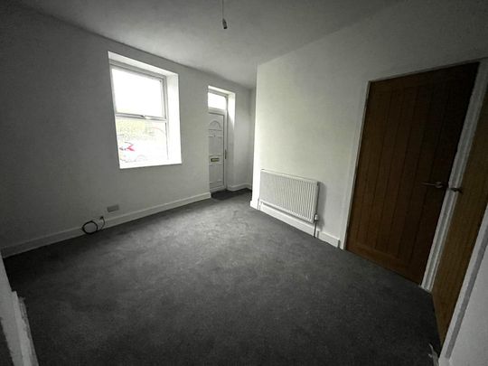 2 bedroom end of terrace house to rent - Photo 1