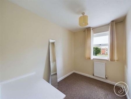 Silkstone Court, Crossgates, Leeds, LS15 - Photo 4