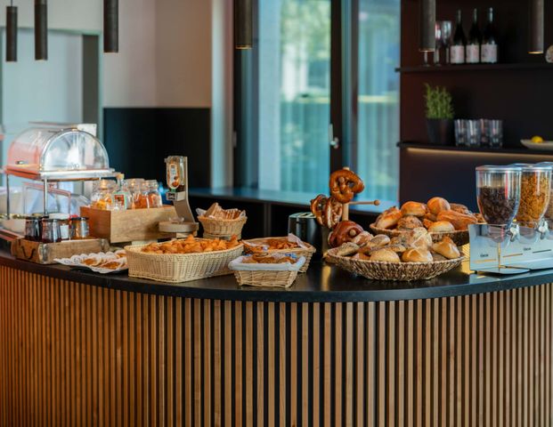 Business Single - Photo 1